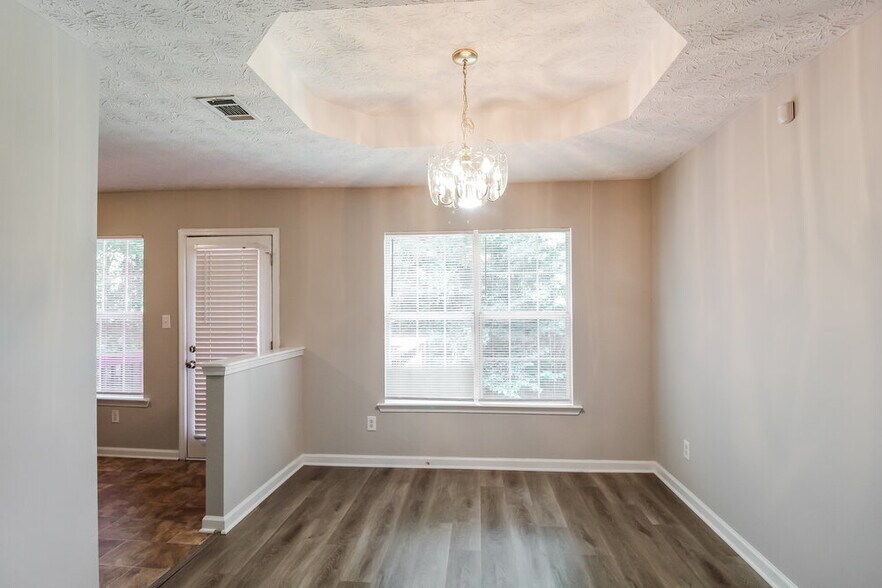 Building Photo - 5711 Meadowview Rd