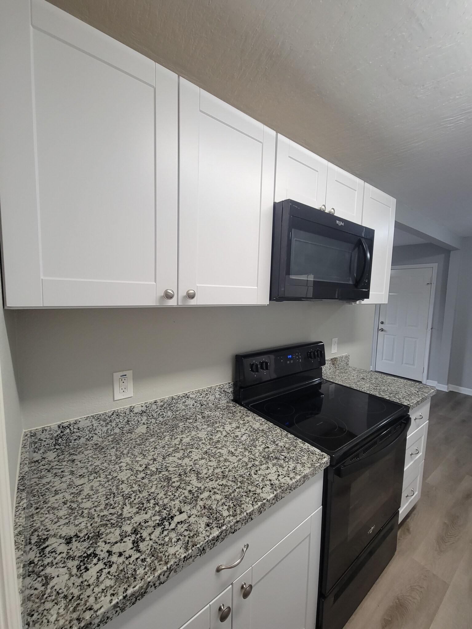 More Kitchen - 320 S Ashbel St