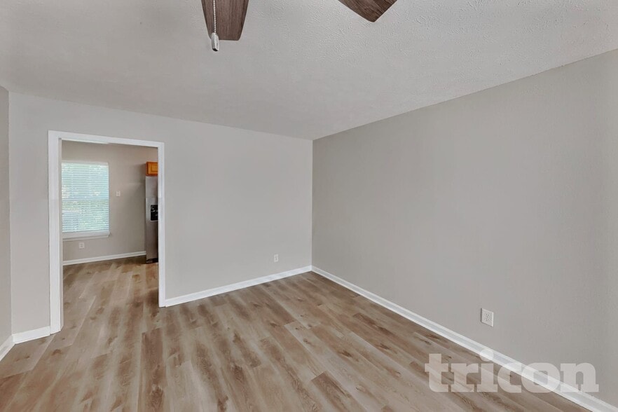 Building Photo - 700 Holland Ridge Dr