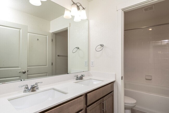Building Photo - 15898 Little Bluestem Rd
