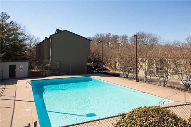 Building Photo - Beautiful Green Hills Townhome With Garage