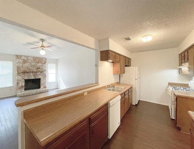 Building Photo - 656 Mairo St