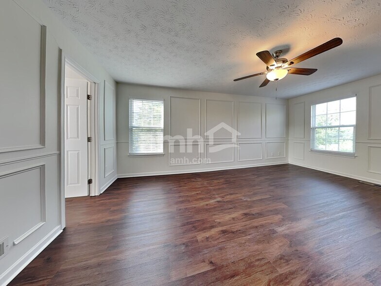 Building Photo - 156 Haverstraw Pl