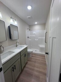 Building Photo - 809 Hillcrest Dr