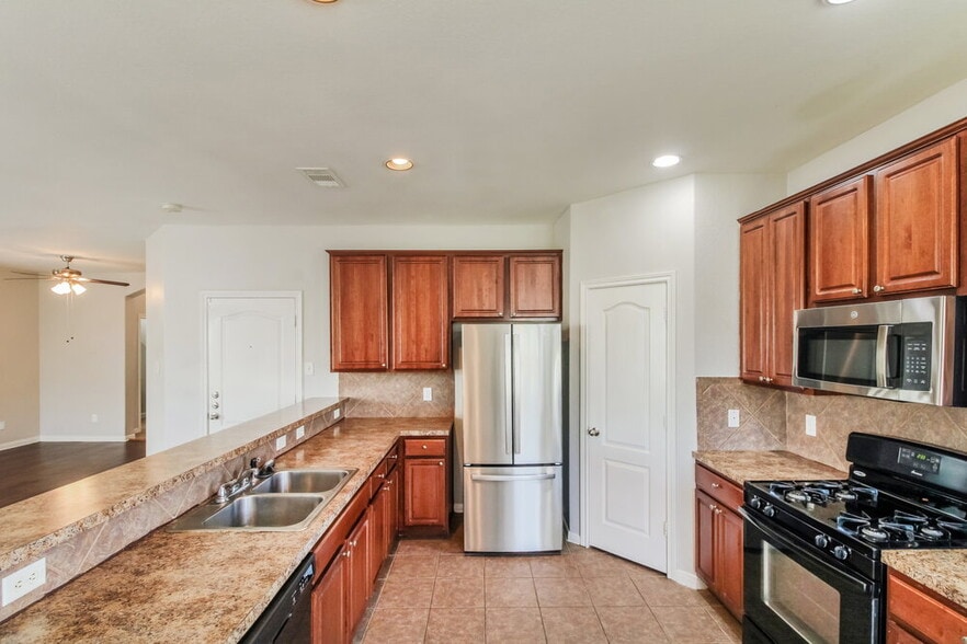 Building Photo - 9831 W Jennifer Way