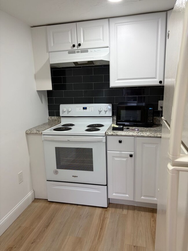 Building Photo - 624 MA-28