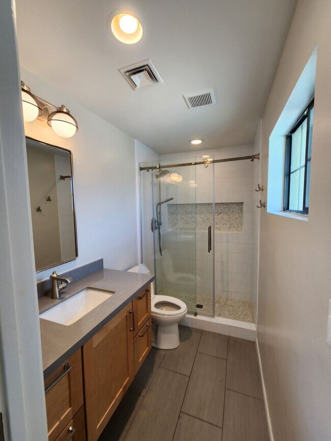 Building Photo - Tempe 4 Bedroom 3 Bath w/ Pool right near ASU!