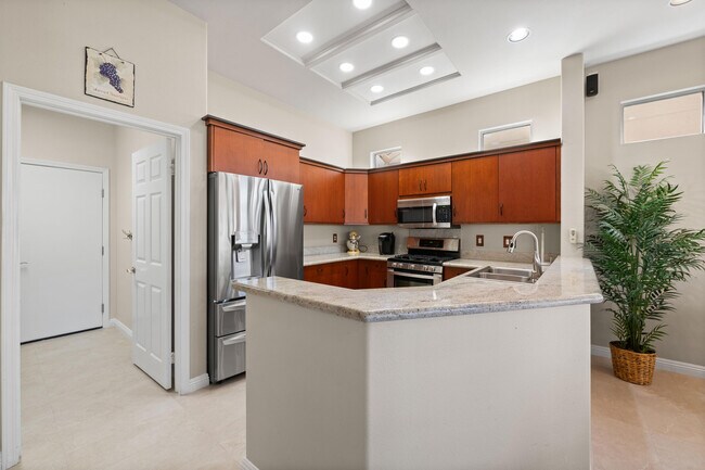 Building Photo - 38537 Fallbrook Ave