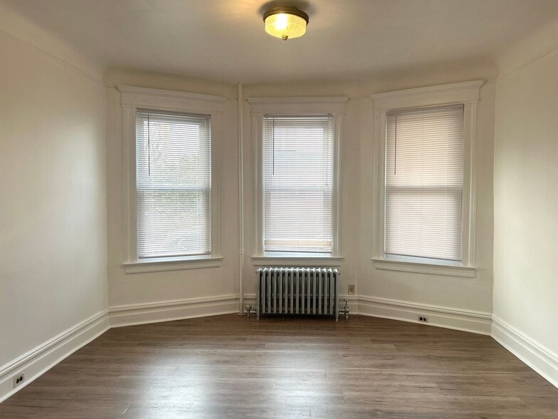 Building Photo - 36 Tiffany Pl