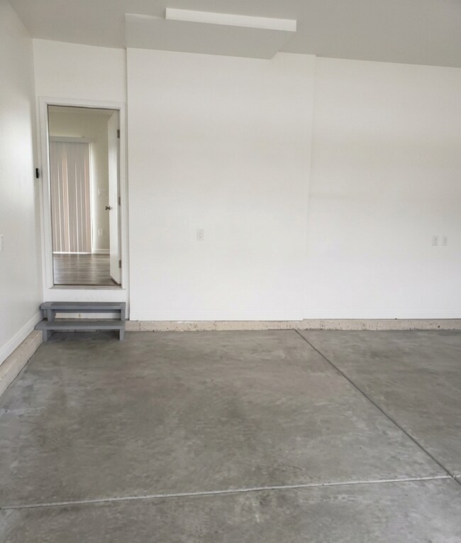 Building Photo - 304 Gray Fox Ct