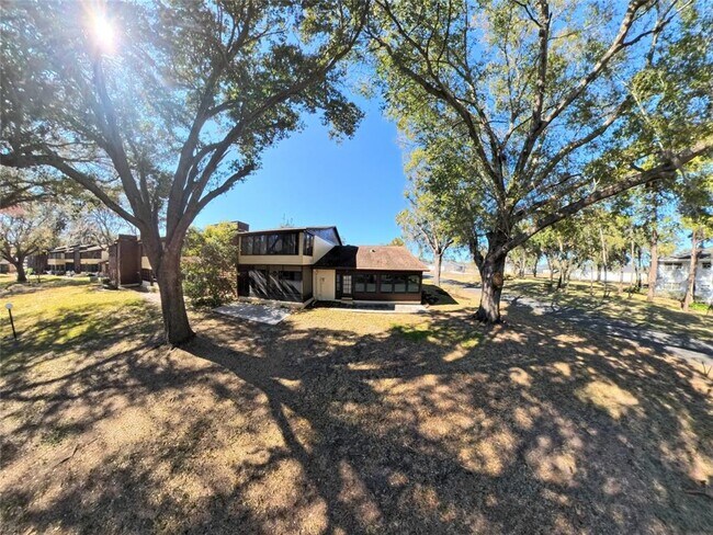Building Photo - 504 Silver Course Cir