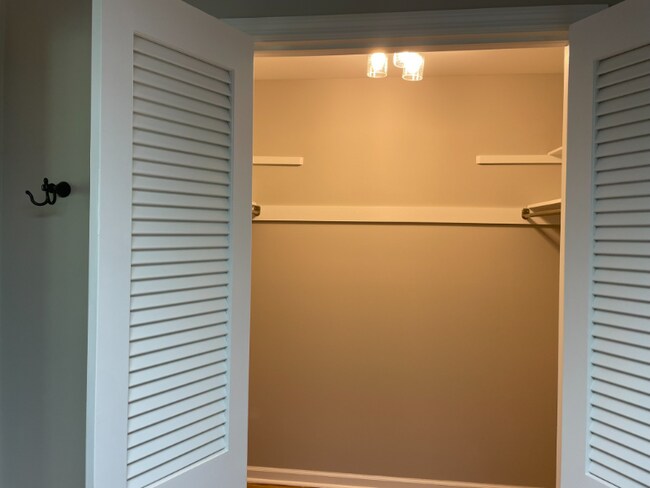 Building Photo - 2100 Cheltenham Rd