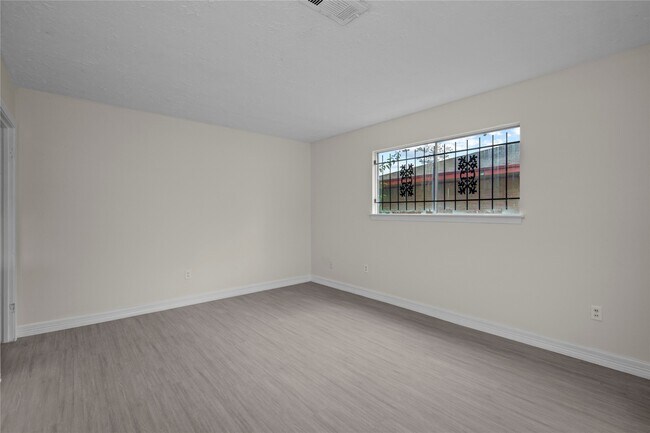 Building Photo - 7329 Gleason Rd