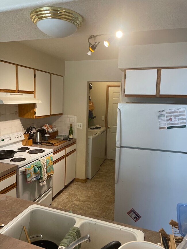 Building Photo - Beautiful 3 Bed, 3 1/2 Bath Townhome in Northwest Fort Collins!