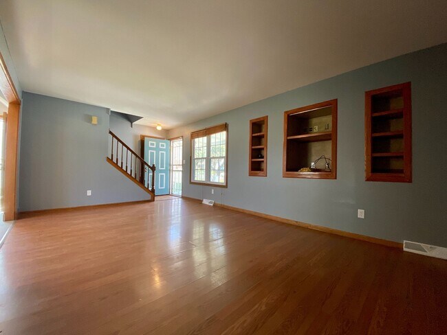Building Photo - 2 Bedroom Single Family