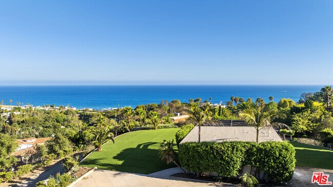 Building Photo - 6380 Meadows Ct