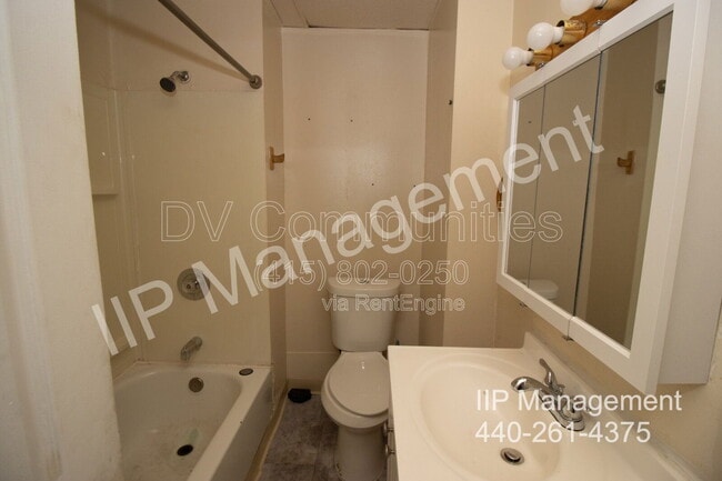 Building Photo - 2142 W 105th St