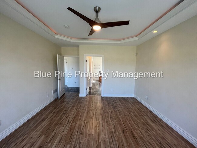 Building Photo - 8426 S Black Hawk Dr