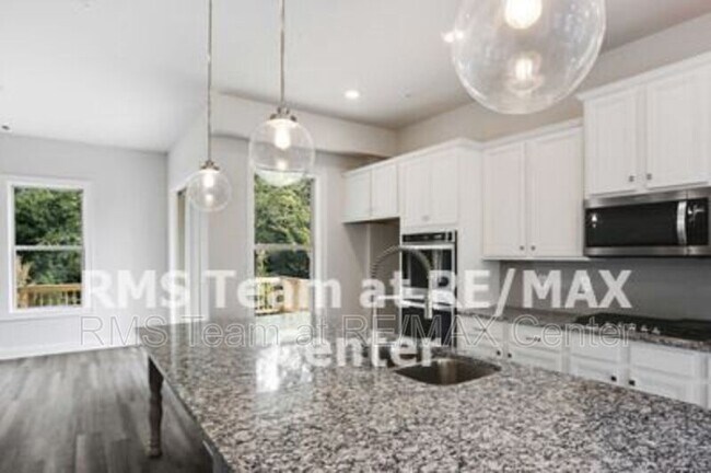 Building Photo - 1650 Mountain Top Ln