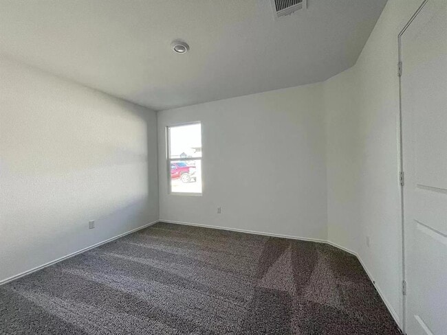 Building Photo - 104 Ulmus St