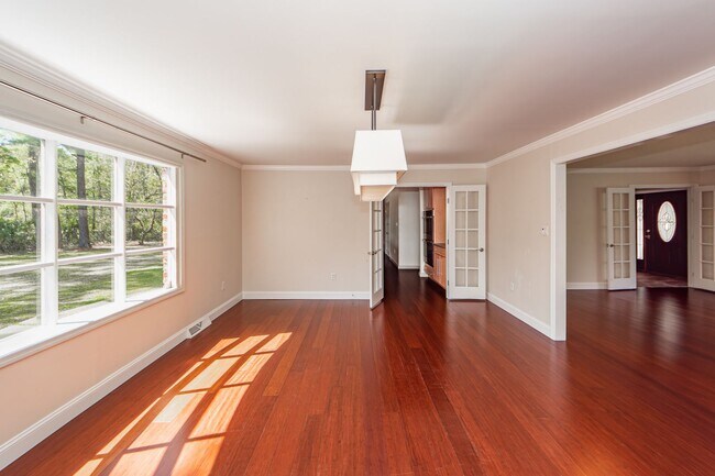 Building Photo - 4 Bedroom 2.5 Bath House in Montclair - We...