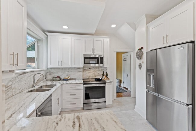 Building Photo - 1621 Linden Ave