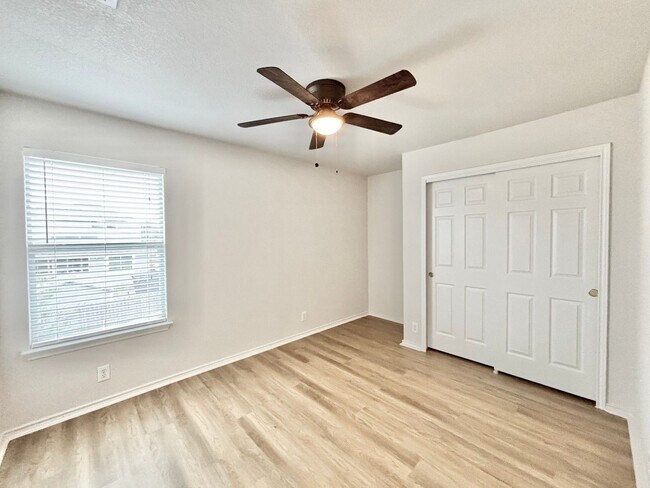 Building Photo - 2715 Moonrock