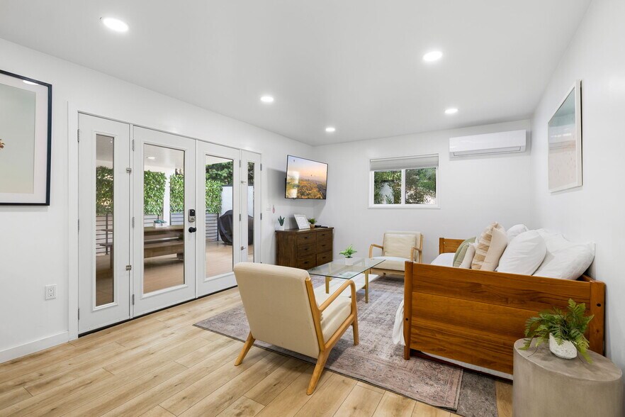 Building Photo - 321 N Gertruda Ave