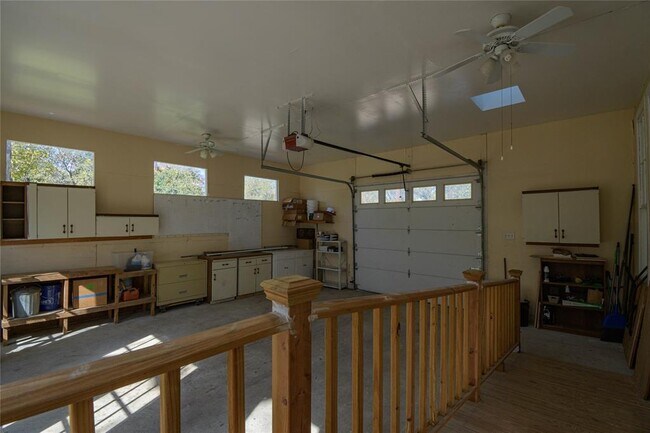 Building Photo - 307 Walnut Dr E