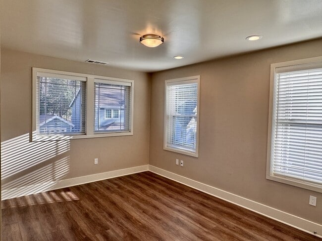 Building Photo - 230 Pello Ln