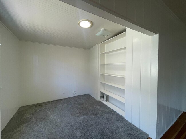 Building Photo - 501 Palmer Ln