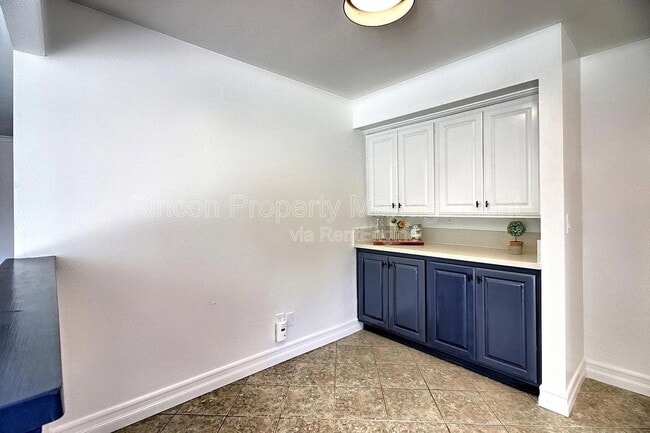 Building Photo - 2585 Warbler Ave