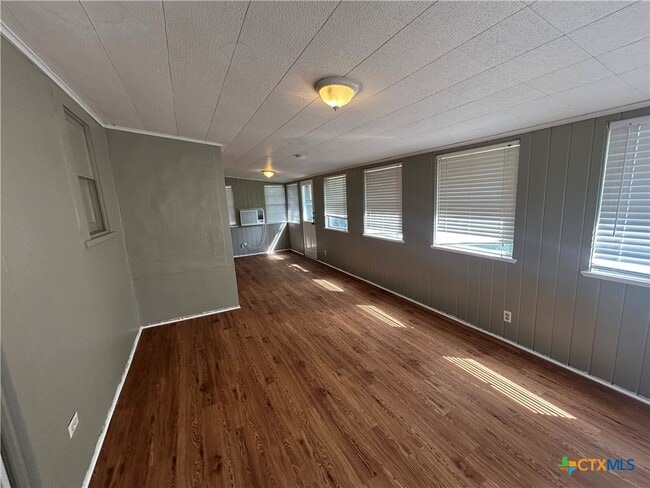Building Photo - 1030 Cole Ave