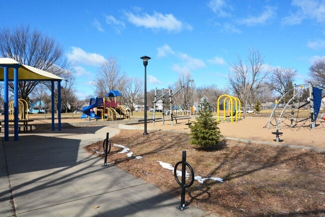 Building Photo - Beautiful 4-Bedroom, 1-Bathroom Home Available Now in NE Minneapolis!