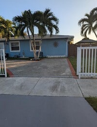 Building Photo - 945 SW 9th St