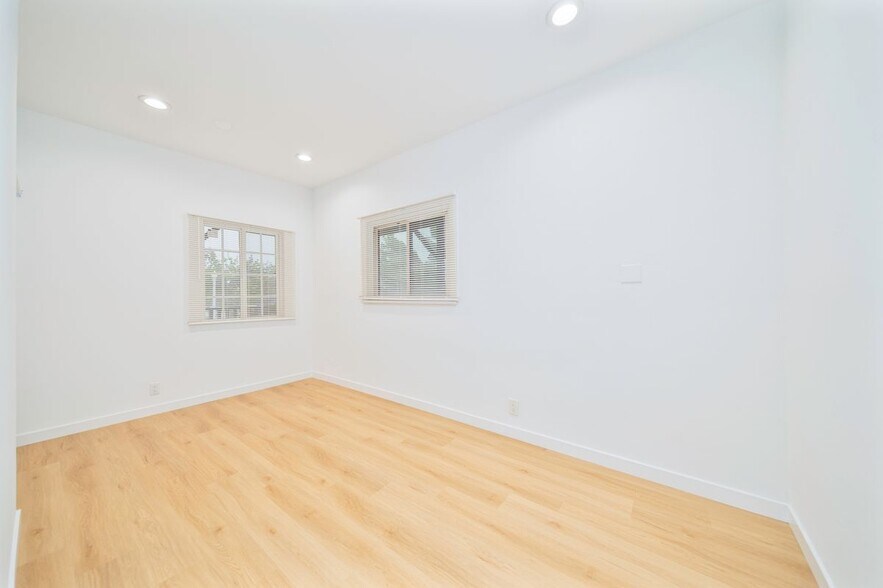 Building Photo - 1253 Del Rey Ave