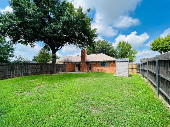 Building Photo - 828 Haverford Ln
