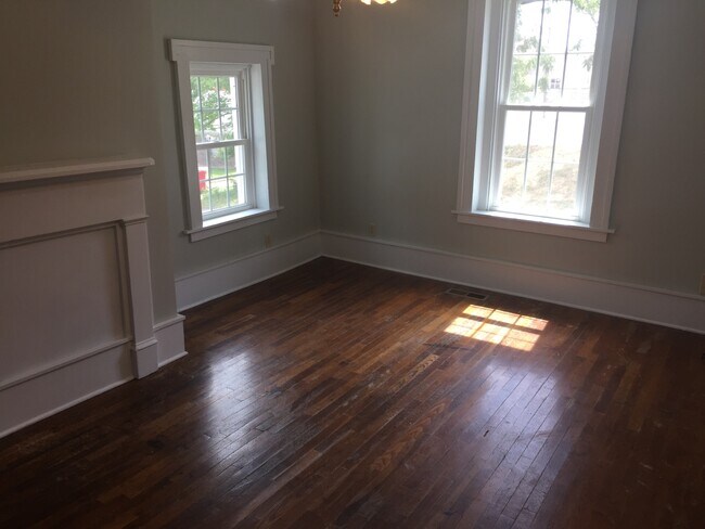Building Photo - 209 N Mulberry St