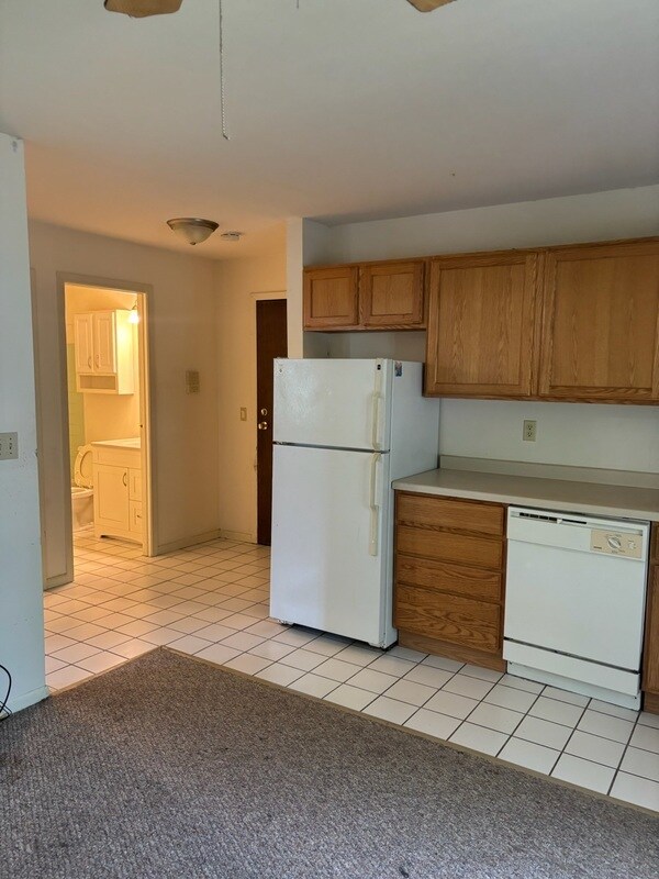 Building Photo - 134 E Johnson St