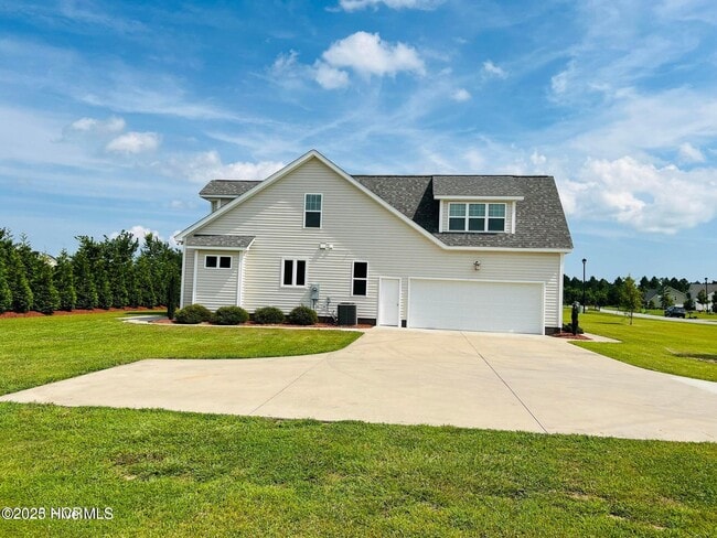 Building Photo - 3135 Emery Dr