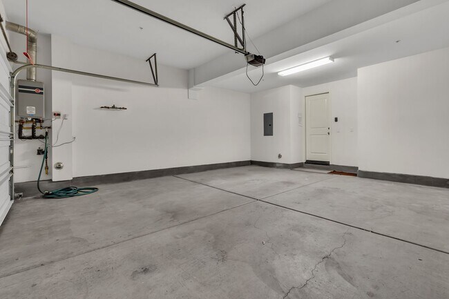 Building Photo - 71 Tallowood