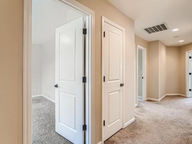 Building Photo - 6102 NW 170th Ave