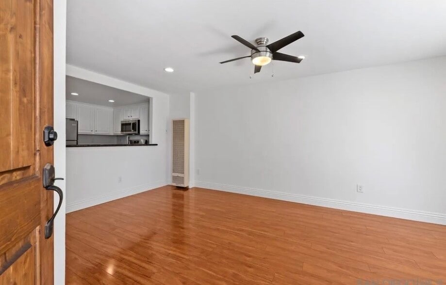 Building Photo - 3957 Nobel Dr