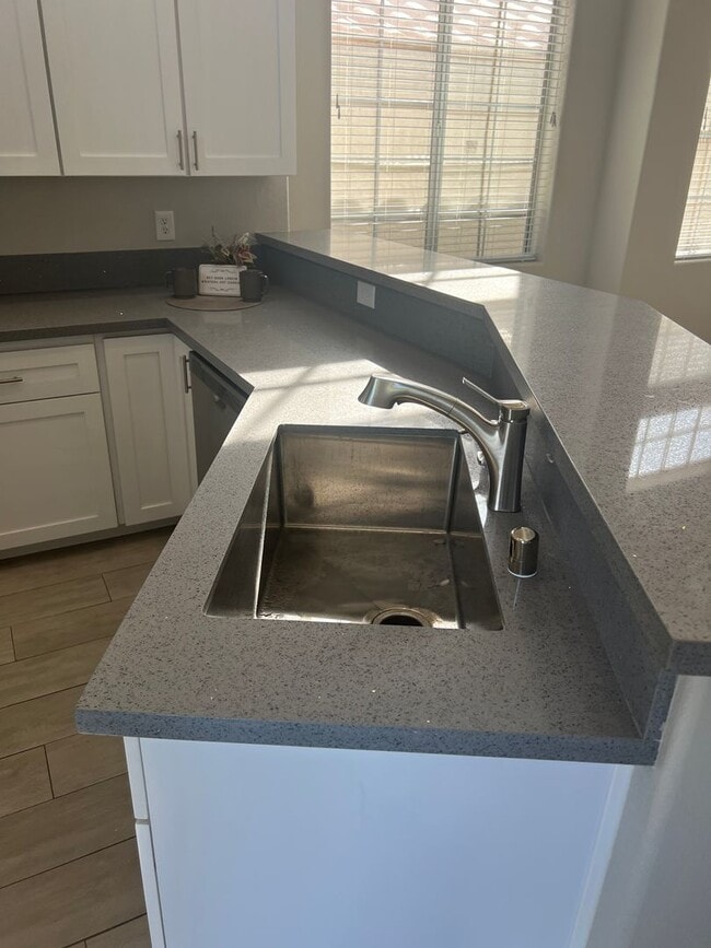 Building Photo - Renovated Green Valley Gated Home