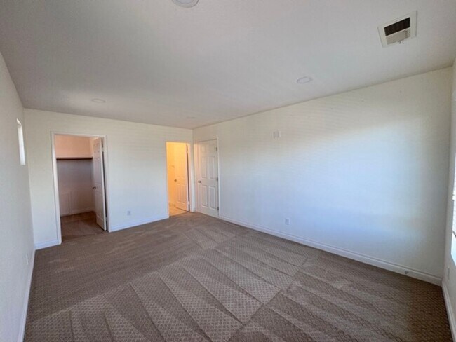 Building Photo - 4 Bedroom Menifee home available now for l...
