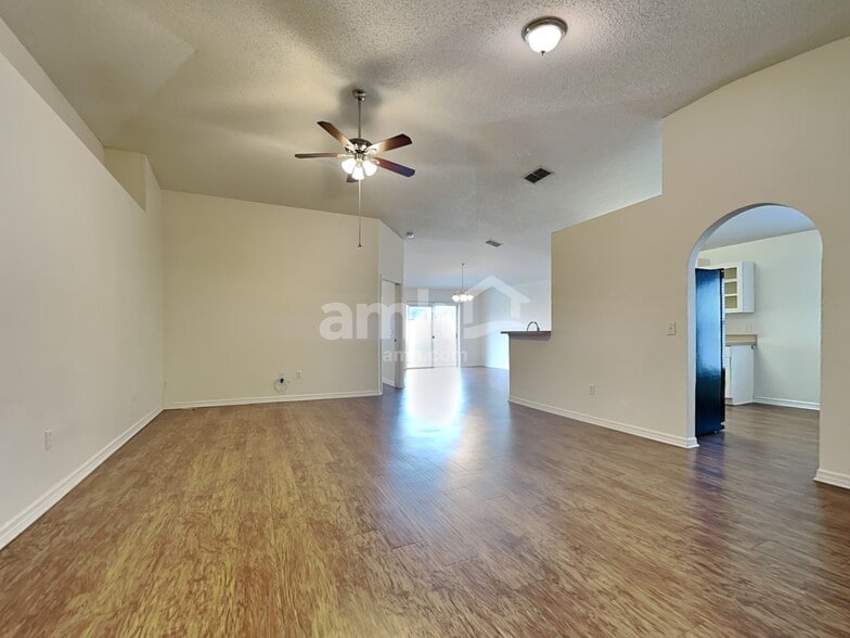 Building Photo - 25209 Hyde Park Blvd