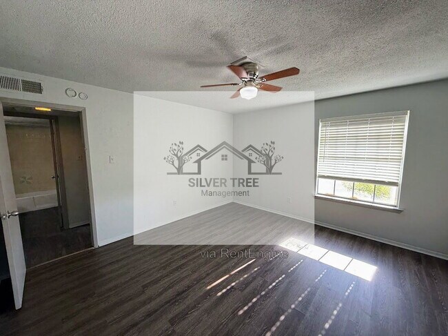 Building Photo - 4820 Wellesley Ave