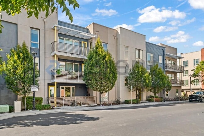 Building Photo - 1630 Delano St