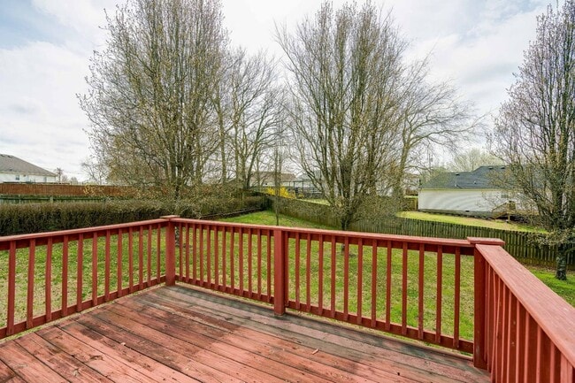 Building Photo - 3 Bedroom 2 Bathroom Home w/ Garage on One Level