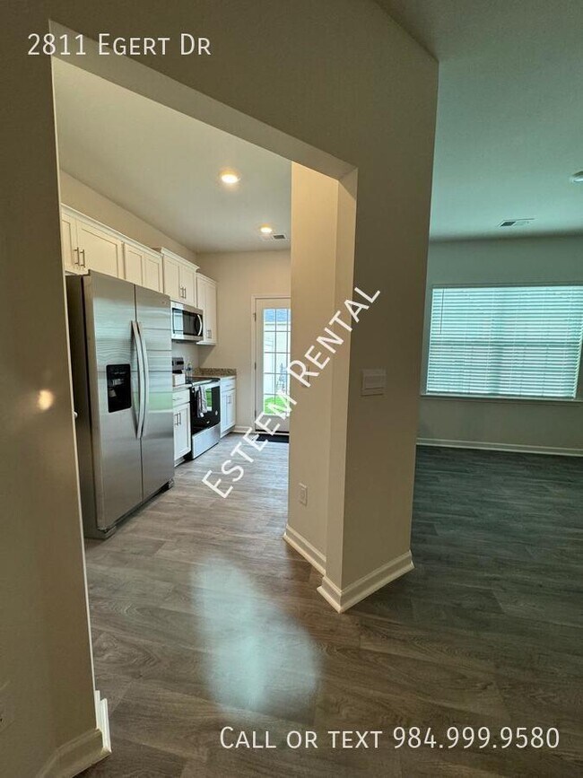 Building Photo - 2811 Egert Dr